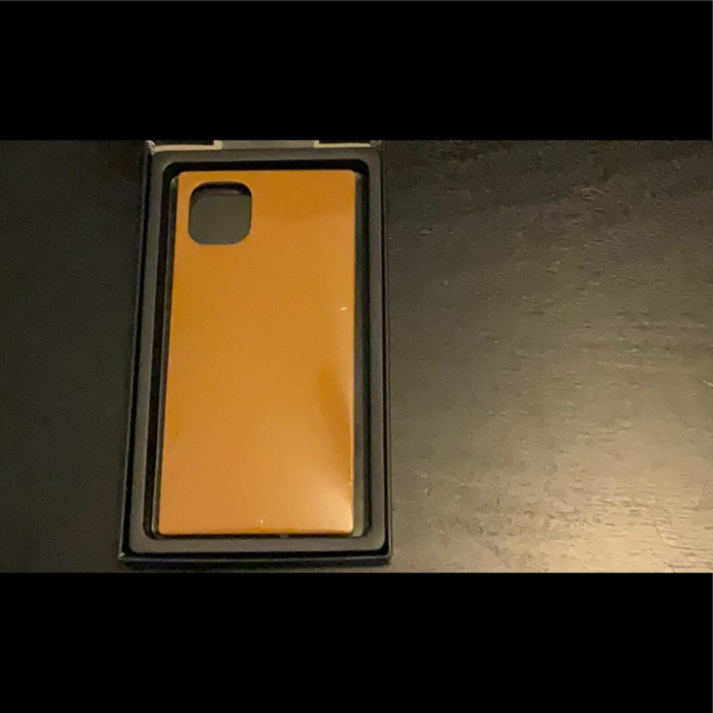 Caramel iPhone 14 Pro Max case from Flaunt.    NWOT